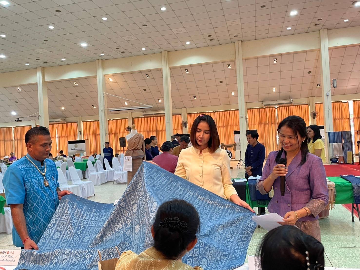 จังหวัดนครพนม   จัดการประกวดสุดยอดผ้าประจำจังหวัดนครพนม ประจำปี 2567