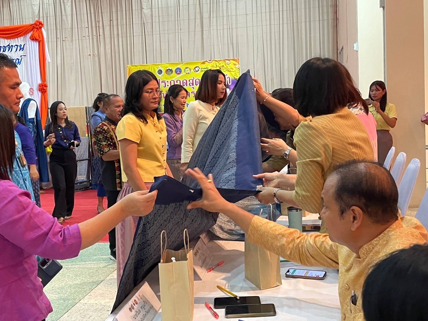 จังหวัดนครพนม   จัดการประกวดสุดยอดผ้าประจำจังหวัดนครพนม ประจำปี 2567