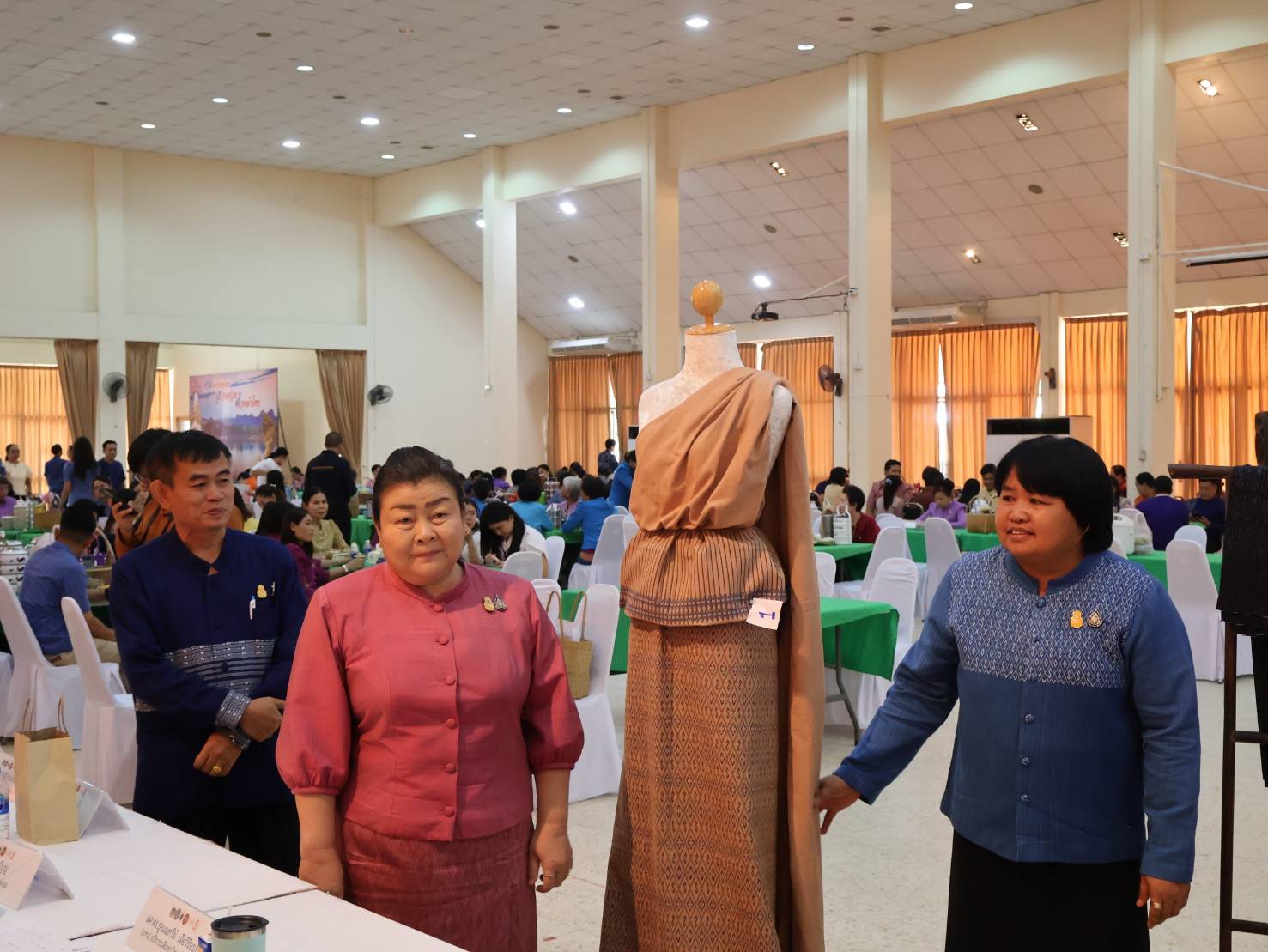 จังหวัดนครพนม   จัดการประกวดสุดยอดผ้าประจำจังหวัดนครพนม ประจำปี 2567