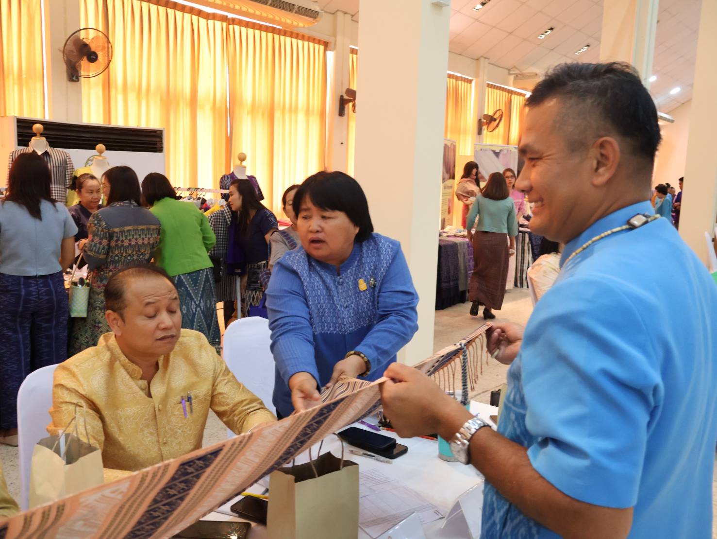 จังหวัดนครพนม   จัดการประกวดสุดยอดผ้าประจำจังหวัดนครพนม ประจำปี 2567