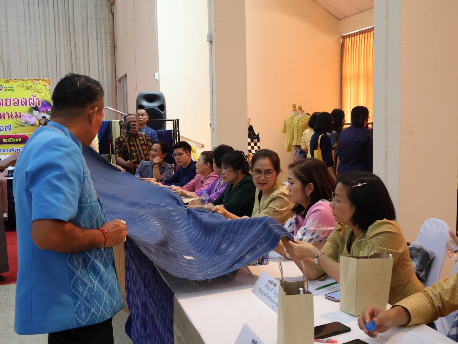 จังหวัดนครพนม   จัดการประกวดสุดยอดผ้าประจำจังหวัดนครพนม ประจำปี 2567