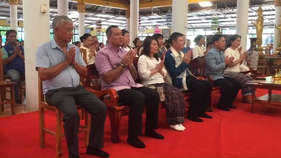 ผู้ว่าฯ นครพนม   นำพุทธศาสนิกชนชาวนครพนม เข้าวัดทำบุญ น้อมรำลึกและถวายเป็นอาจาริยคุณแด่หลวงปู่อ่อนศรี ขันติกโร พระอริยสงฆ์แห่งวัดป่าโนนแพง