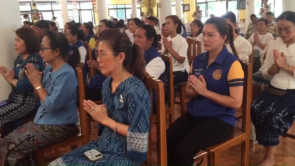 ผู้ว่าฯ นครพนม   นำพุทธศาสนิกชนชาวนครพนม เข้าวัดทำบุญ น้อมรำลึกและถวายเป็นอาจาริยคุณแด่หลวงปู่อ่อนศรี ขันติกโร พระอริยสงฆ์แห่งวัดป่าโนนแพง