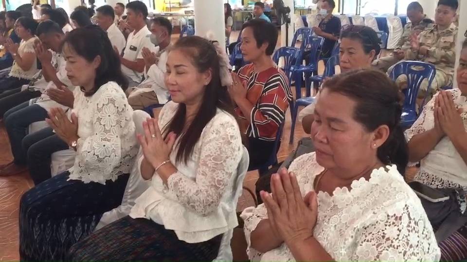 ผู้ว่าฯ นครพนม   นำพุทธศาสนิกชนชาวนครพนม เข้าวัดทำบุญ น้อมรำลึกและถวายเป็นอาจาริยคุณแด่หลวงปู่อ่อนศรี ขันติกโร พระอริยสงฆ์แห่งวัดป่าโนนแพง