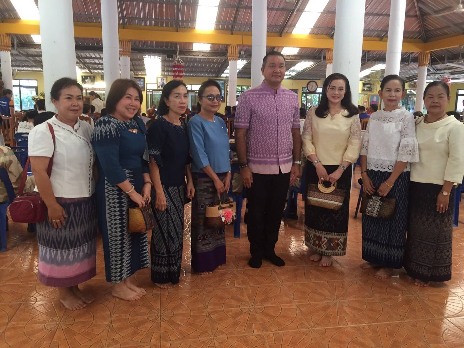 ผู้ว่าฯ นครพนม   นำพุทธศาสนิกชนชาวนครพนม เข้าวัดทำบุญ น้อมรำลึกและถวายเป็นอาจาริยคุณแด่หลวงปู่อ่อนศรี ขันติกโร พระอริยสงฆ์แห่งวัดป่าโนนแพง