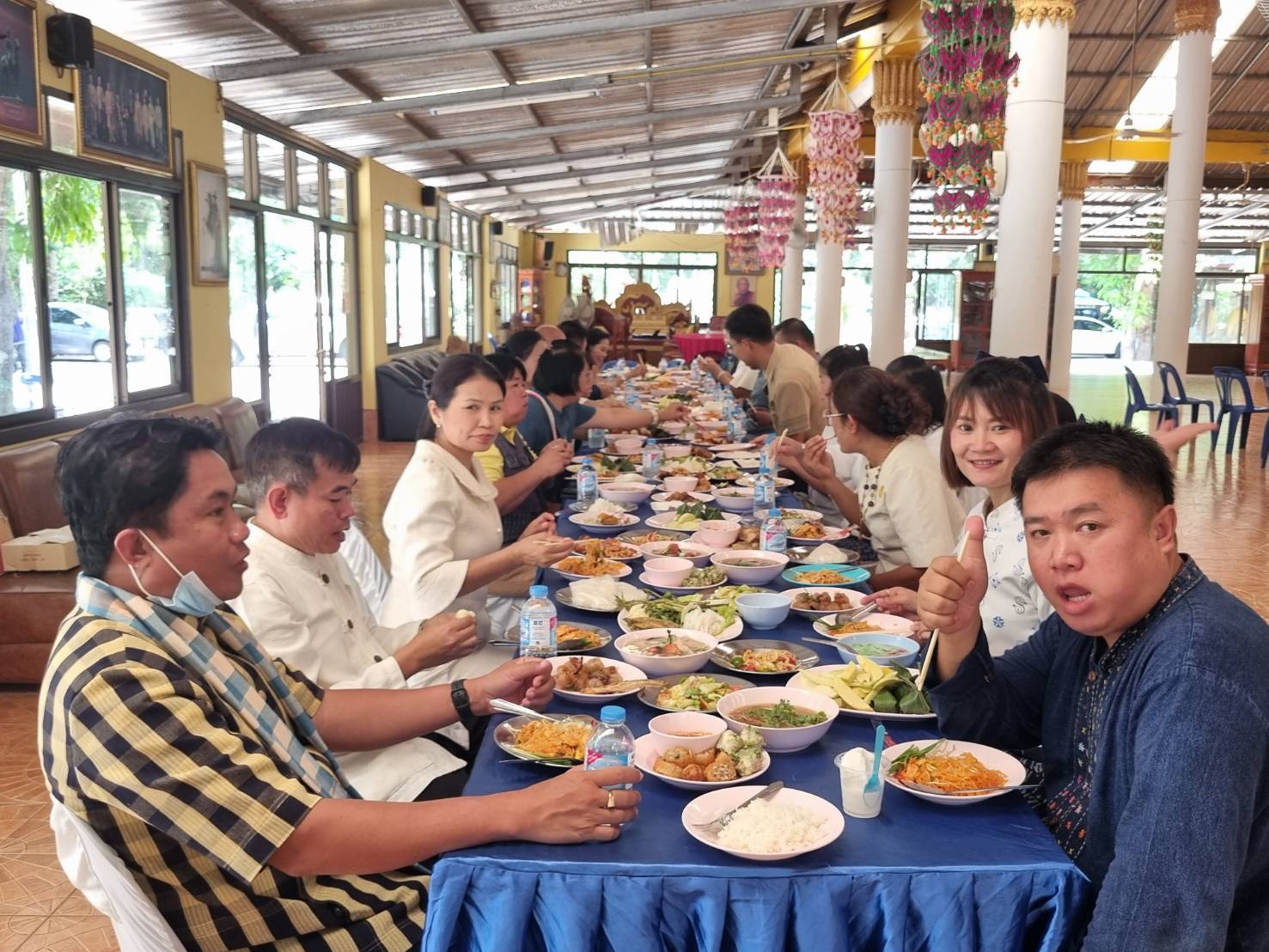 ผู้ว่าฯ นครพนม   นำพุทธศาสนิกชนชาวนครพนม เข้าวัดทำบุญ น้อมรำลึกและถวายเป็นอาจาริยคุณแด่หลวงปู่อ่อนศรี ขันติกโร พระอริยสงฆ์แห่งวัดป่าโนนแพง