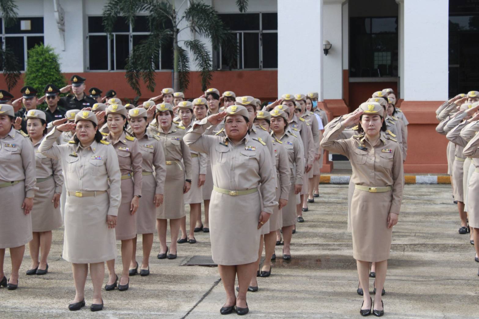 พช.นครพนม   ร่วมกิจกรรมเคารพธงชาติ สวดมนต์ไหว้พระ สร้างสำนึกรักและภาคภูมิใจในชาติไทย