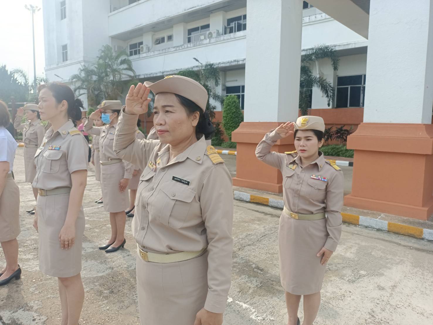 พช.นครพนม   ร่วมกิจกรรมเคารพธงชาติ สวดมนต์ไหว้พระ สร้างสำนึกรักและภาคภูมิใจในชาติไทย