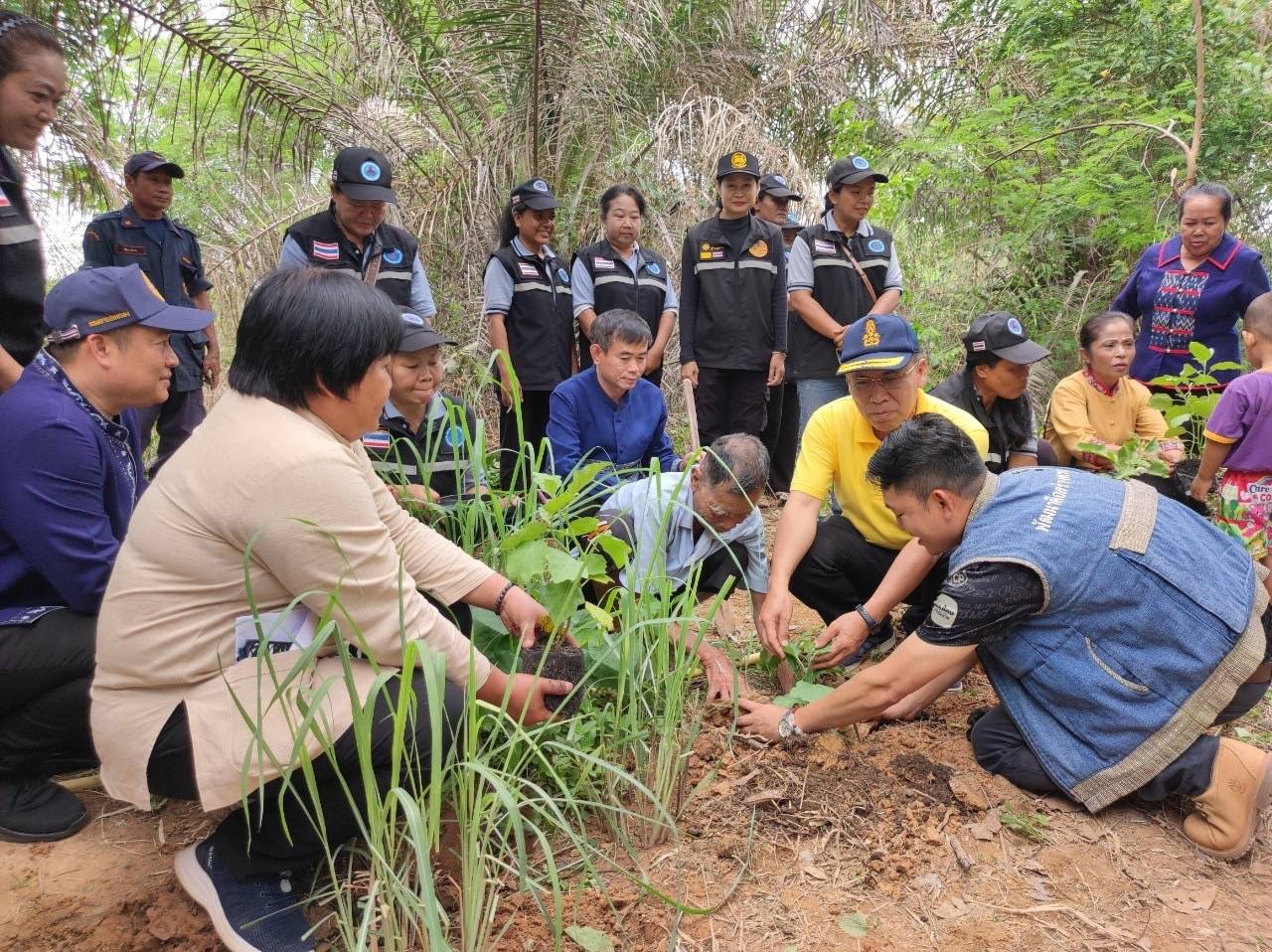 ผู้ว่าฯ นครพนม   นำหัวหน้าส่วนราชการจังหวัด ลงพื้นที่ตรวจติดตามงานในพื้นที่ตำบลน้ำก่ำ อำเภอธาตุพนม