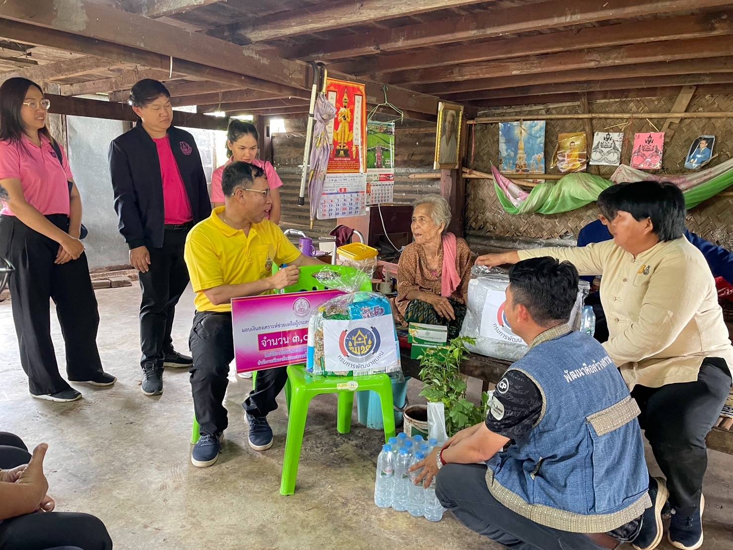 ผู้ว่าฯ นครพนม   นำหัวหน้าส่วนราชการจังหวัด ลงพื้นที่ตรวจติดตามงานในพื้นที่ตำบลน้ำก่ำ อำเภอธาตุพนม