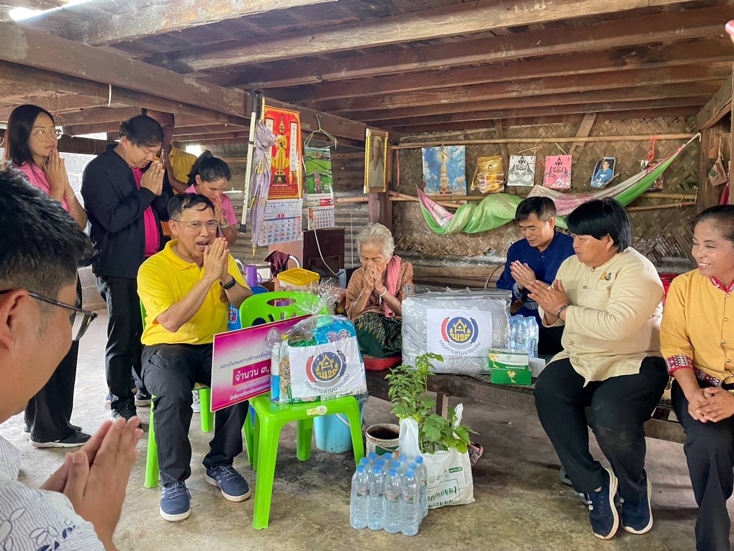 ผู้ว่าฯ นครพนม   นำหัวหน้าส่วนราชการจังหวัด ลงพื้นที่ตรวจติดตามงานในพื้นที่ตำบลน้ำก่ำ อำเภอธาตุพนม