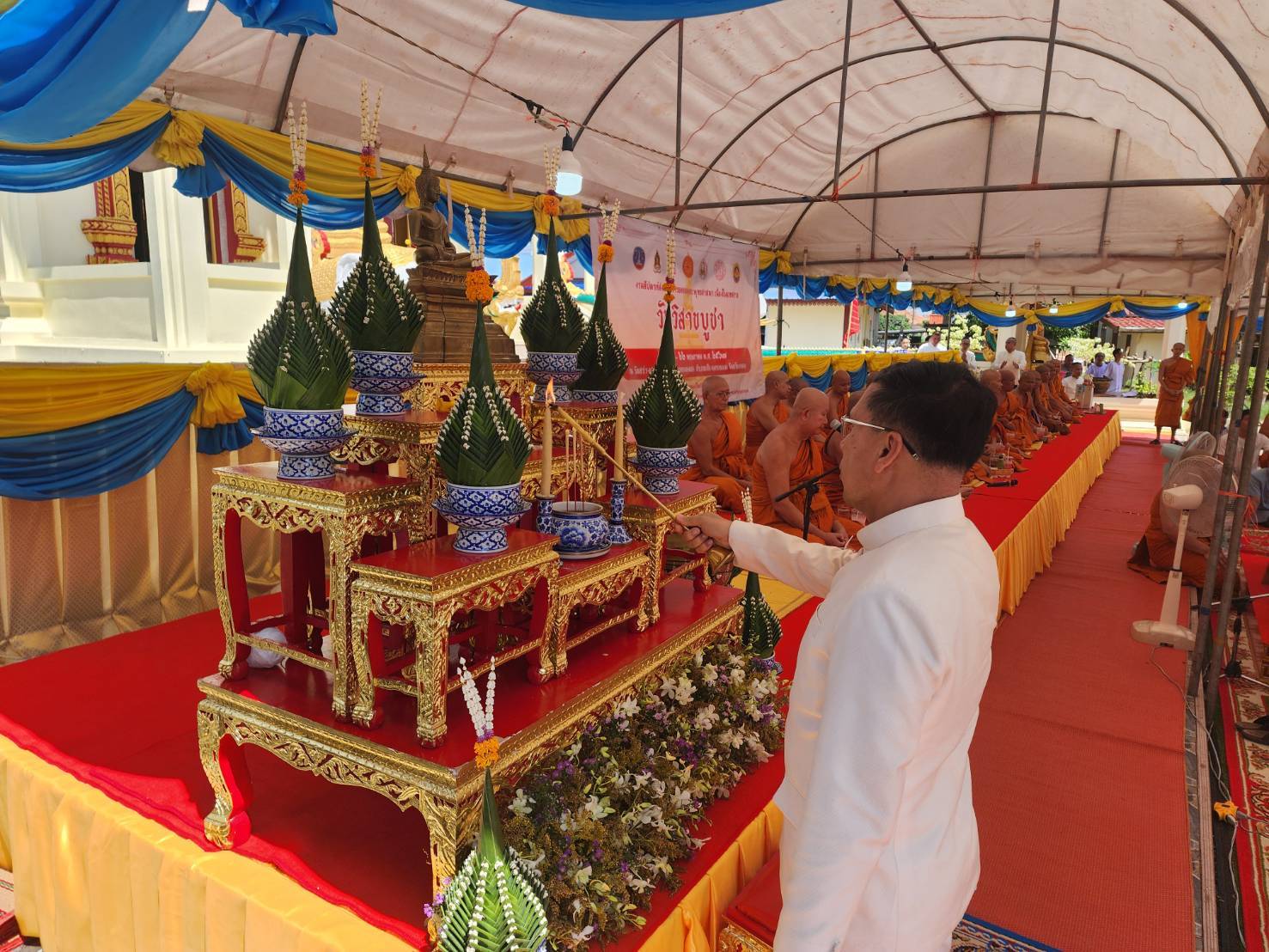 พช.นครพนม   ร่วมพิธียกฉัตรพระธาตุแสงนคร วัดสว่างสุวรรณาราม นครพนม