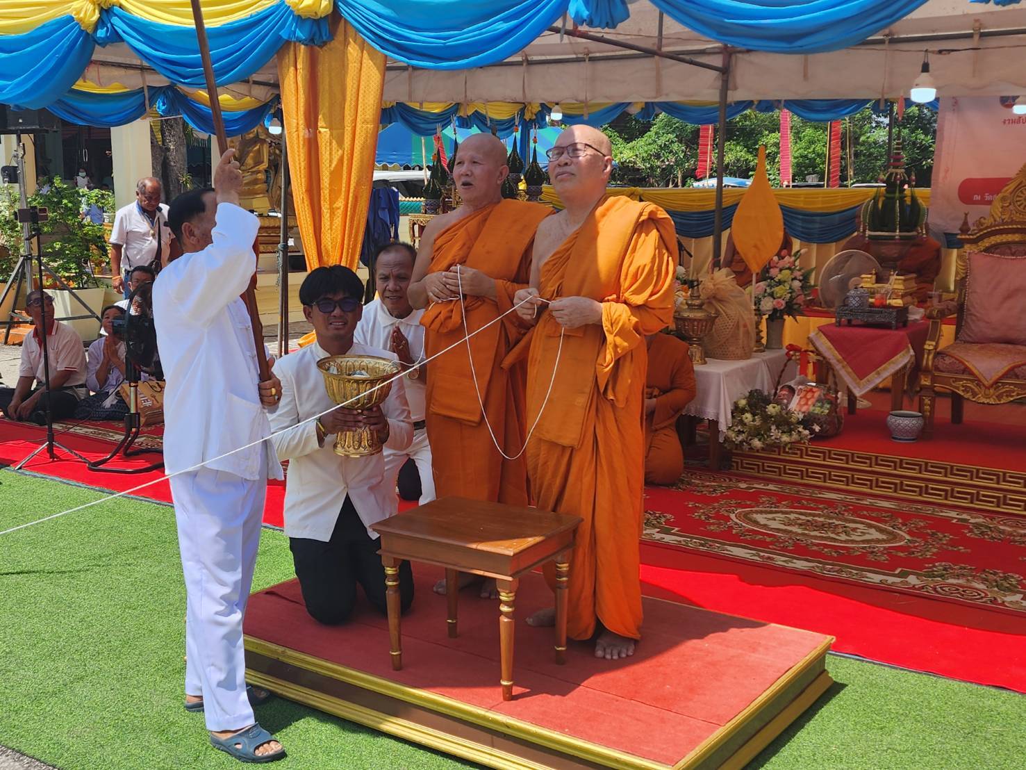พช.นครพนม   ร่วมพิธียกฉัตรพระธาตุแสงนคร วัดสว่างสุวรรณาราม นครพนม