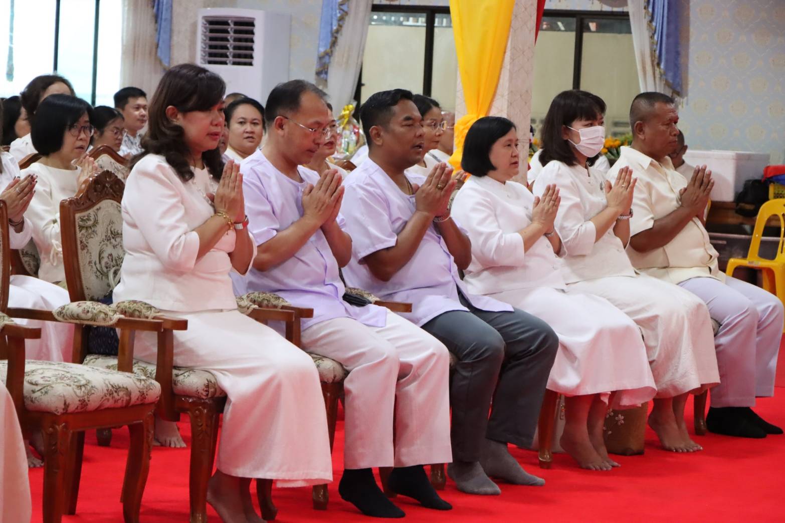 ผู้ว่าฯ นครพนม   นำชาวนครพนมประกอบพิธีเจริญพระพุทธมนต์และเวียนเทียน เนื่องในเทศกาลวันสำคัญทางพระพุทธศาสนา “วันวิสาขบูชา”