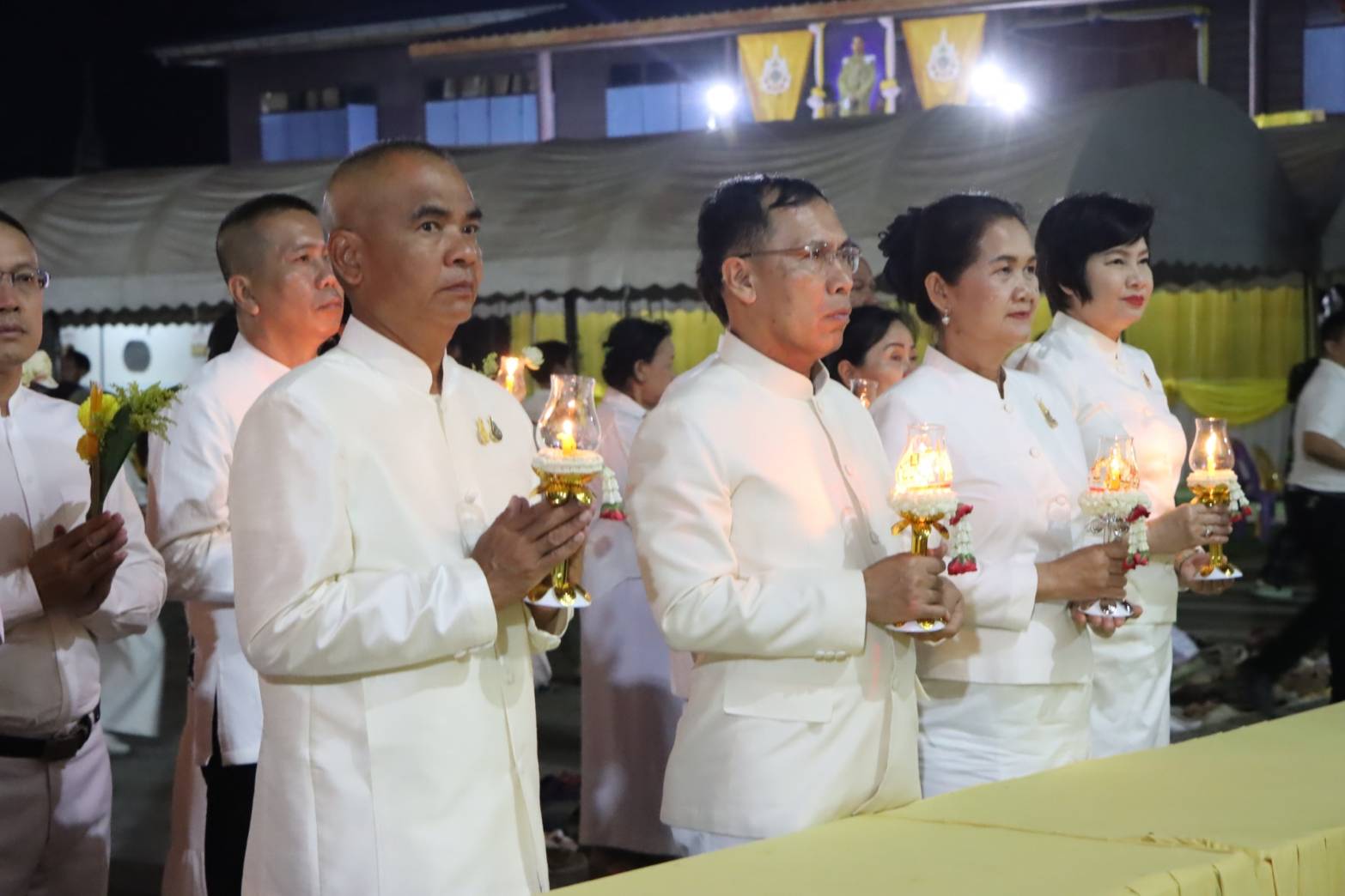 ผู้ว่าฯ นครพนม   นำชาวนครพนมประกอบพิธีเจริญพระพุทธมนต์และเวียนเทียน เนื่องในเทศกาลวันสำคัญทางพระพุทธศาสนา “วันวิสาขบูชา”