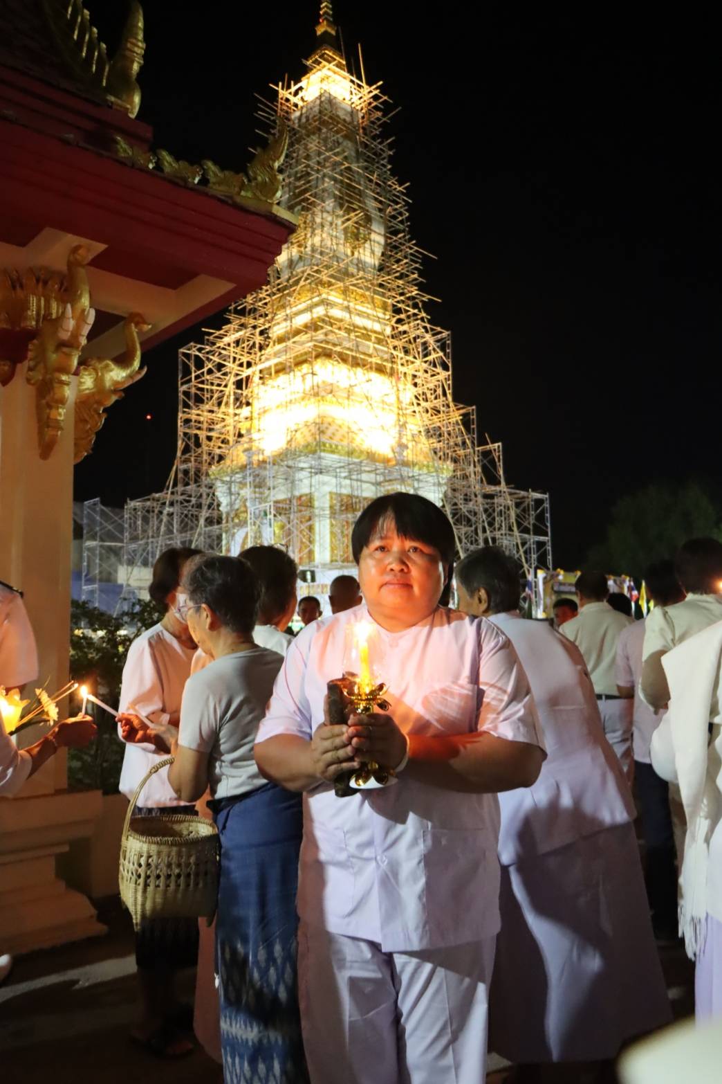 ผู้ว่าฯ นครพนม   นำชาวนครพนมประกอบพิธีเจริญพระพุทธมนต์และเวียนเทียน เนื่องในเทศกาลวันสำคัญทางพระพุทธศาสนา “วันวิสาขบูชา”