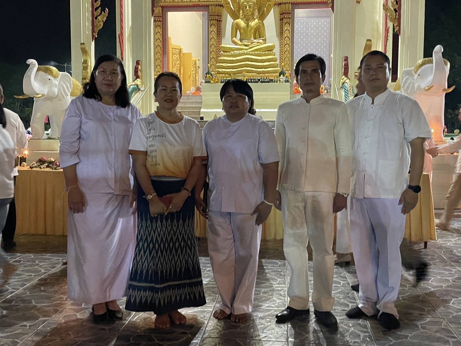 ผู้ว่าฯ นครพนม   นำชาวนครพนมประกอบพิธีเจริญพระพุทธมนต์และเวียนเทียน เนื่องในเทศกาลวันสำคัญทางพระพุทธศาสนา “วันวิสาขบูชา”