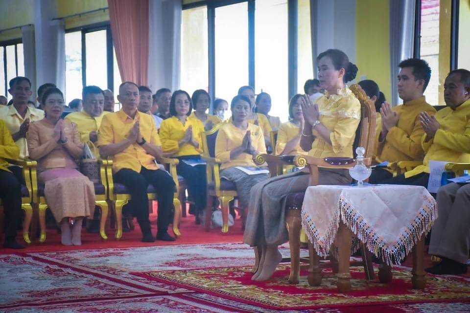 พช.นครพนม   ร่วมพิธีเจริญพระพุทธมนต์เฉลิมพระเกียรติถวายพระพรชัยมงคลแด่พระบาทสมเด็จพระเจ้าอยู่หัว