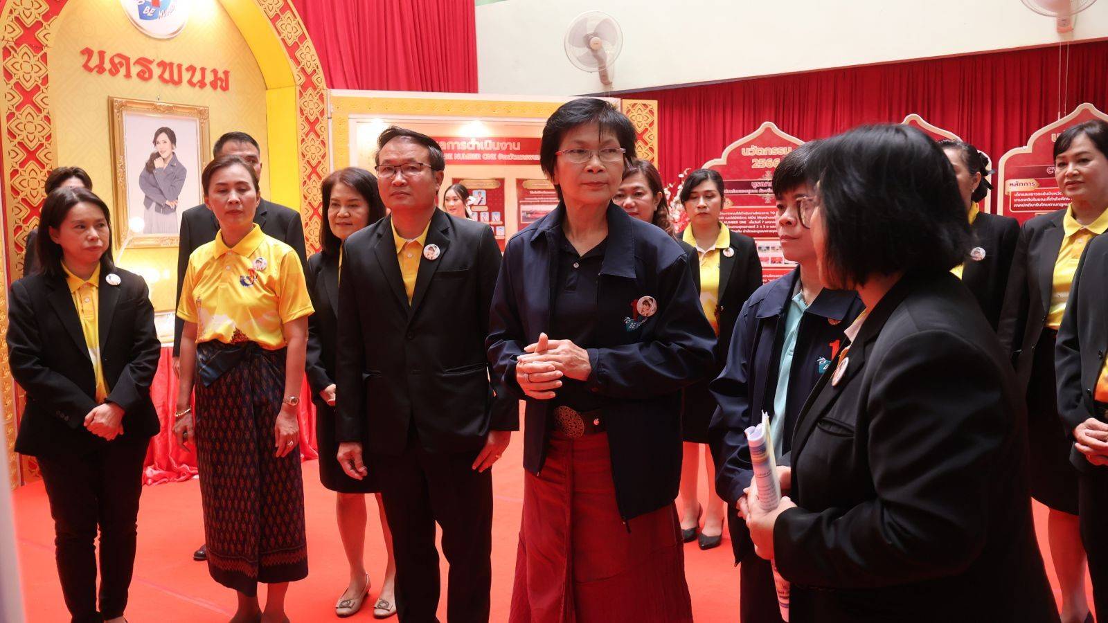 พช.นครพนม   ร่วมต้อนรับคณะอนุกรรมการตัดสินการประกวด TO BE NUMBER ONE ตรวจเยี่ยมจังหวัดนครพนม ติดตามผลการดำเนินงาน จังหวัด/อำเภอ ชมรม TO BE NUMBER ONE เก็บคะแนน (รอบลงพื้นที่) การประกวดระดับประเทศ