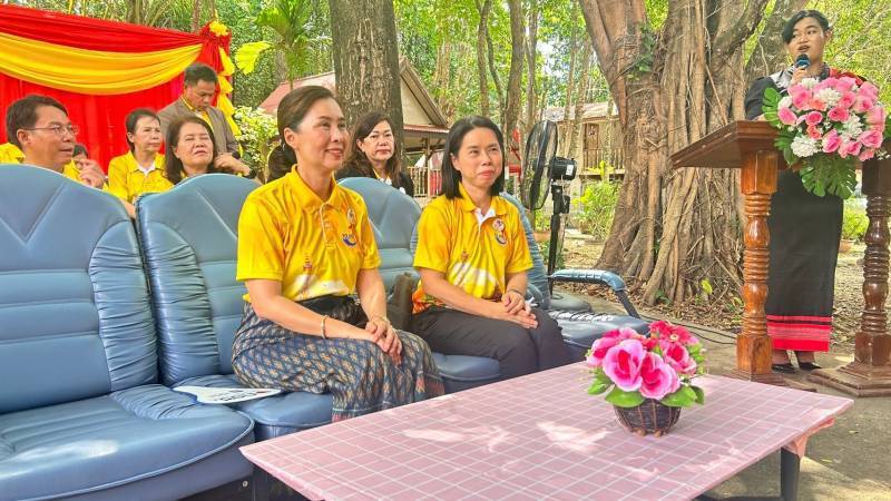 พช.นครพนม   ร่วมต้อนรับคณะอนุกรรมการตัดสินการประกวด TO BE NUMBER ONE ตรวจเยี่ยมจังหวัดนครพนม ติดตามผลการดำเนินงาน จังหวัด/อำเภอ ชมรม TO BE NUMBER ONE เก็บคะแนน (รอบลงพื้นที่) การประกวดระดับประเทศ