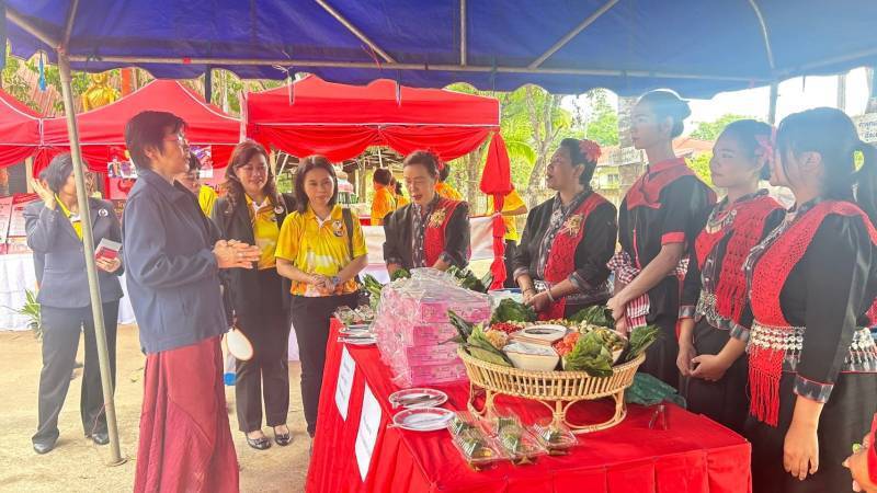 พช.นครพนม   ร่วมต้อนรับคณะอนุกรรมการตัดสินการประกวด TO BE NUMBER ONE ตรวจเยี่ยมจังหวัดนครพนม ติดตามผลการดำเนินงาน จังหวัด/อำเภอ ชมรม TO BE NUMBER ONE เก็บคะแนน (รอบลงพื้นที่) การประกวดระดับประเทศ