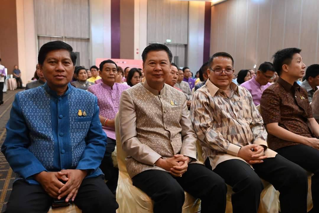 ปลัด มท.   นำคณะผู้เชี่ยวชาญผ้าไทย ลงพื้นที่เมืองดอกคูน coaching ผู้ประกอบการผ้าและงานหัตถกรรม 20 จังหวัดภาคอีสาน เน้นย้ำ มุ่งมั่นน้อมนำพระดำริเจ้าฟ้าสิริวัณณวรีฯ Change for Good ทำให้ผ้าไทยเป็นที่ถูกอกถูกใจคนทุกเพศ ทุกวัย ทุกโอกาส สร้างความมั่นคงด้านเครื่องนุ่งห่มให้กับประเทศชาติอย่างยั่งยืน