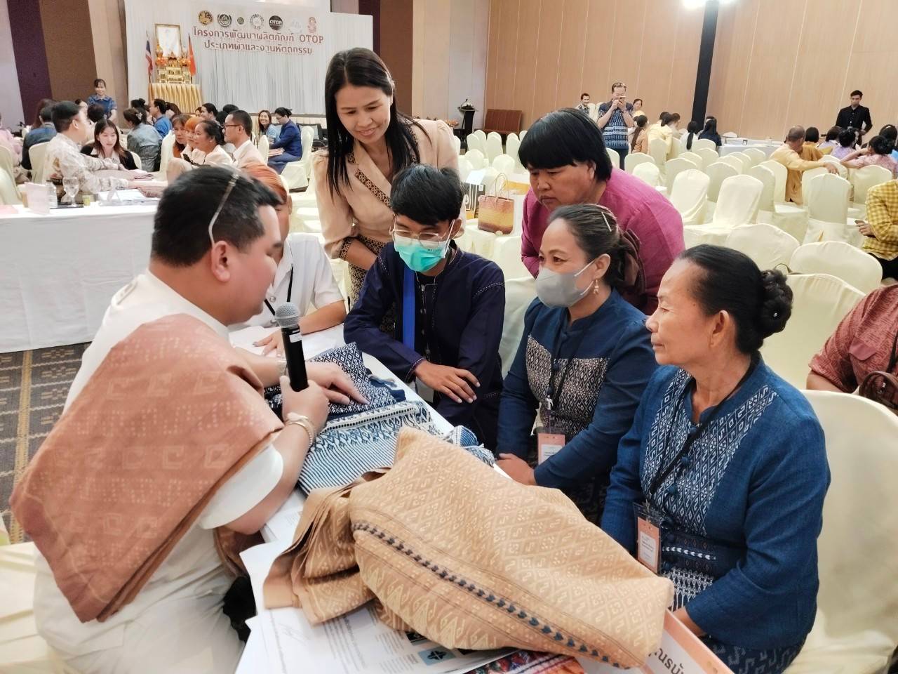 ปลัด มท.   นำคณะผู้เชี่ยวชาญผ้าไทย ลงพื้นที่เมืองดอกคูน coaching ผู้ประกอบการผ้าและงานหัตถกรรม 20 จังหวัดภาคอีสาน เน้นย้ำ มุ่งมั่นน้อมนำพระดำริเจ้าฟ้าสิริวัณณวรีฯ Change for Good ทำให้ผ้าไทยเป็นที่ถูกอกถูกใจคนทุกเพศ ทุกวัย ทุกโอกาส สร้างความมั่นคงด้านเครื่องนุ่งห่มให้กับประเทศชาติอย่างยั่งยืน