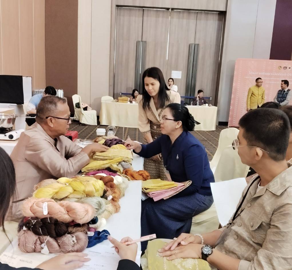 ปลัด มท.   นำคณะผู้เชี่ยวชาญผ้าไทย ลงพื้นที่เมืองดอกคูน coaching ผู้ประกอบการผ้าและงานหัตถกรรม 20 จังหวัดภาคอีสาน เน้นย้ำ มุ่งมั่นน้อมนำพระดำริเจ้าฟ้าสิริวัณณวรีฯ Change for Good ทำให้ผ้าไทยเป็นที่ถูกอกถูกใจคนทุกเพศ ทุกวัย ทุกโอกาส สร้างความมั่นคงด้านเครื่องนุ่งห่มให้กับประเทศชาติอย่างยั่งยืน