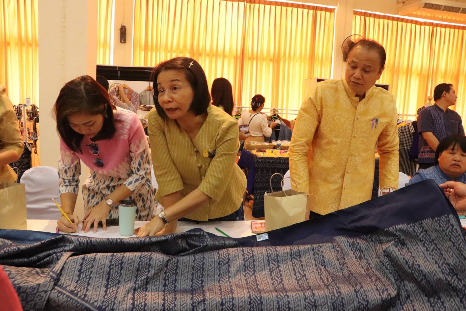 จังหวัดนครพนม   จัดการประกวดสุดยอดผ้าประจำจังหวัดนครพนม ประจำปี 2567