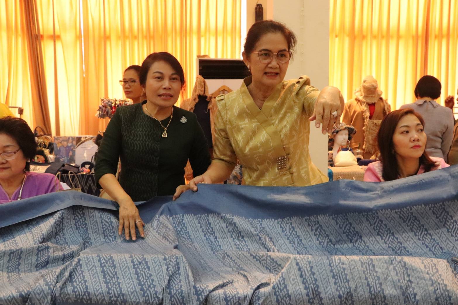 จังหวัดนครพนม   จัดการประกวดสุดยอดผ้าประจำจังหวัดนครพนม ประจำปี 2567