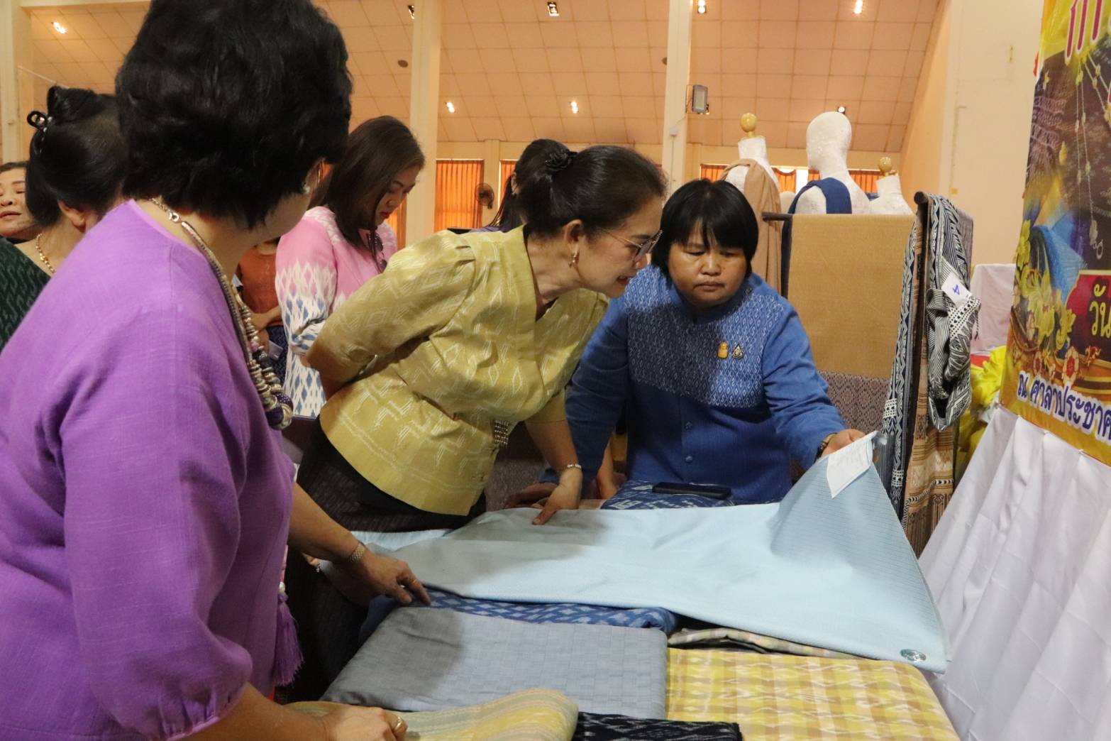 จังหวัดนครพนม   จัดการประกวดสุดยอดผ้าประจำจังหวัดนครพนม ประจำปี 2567