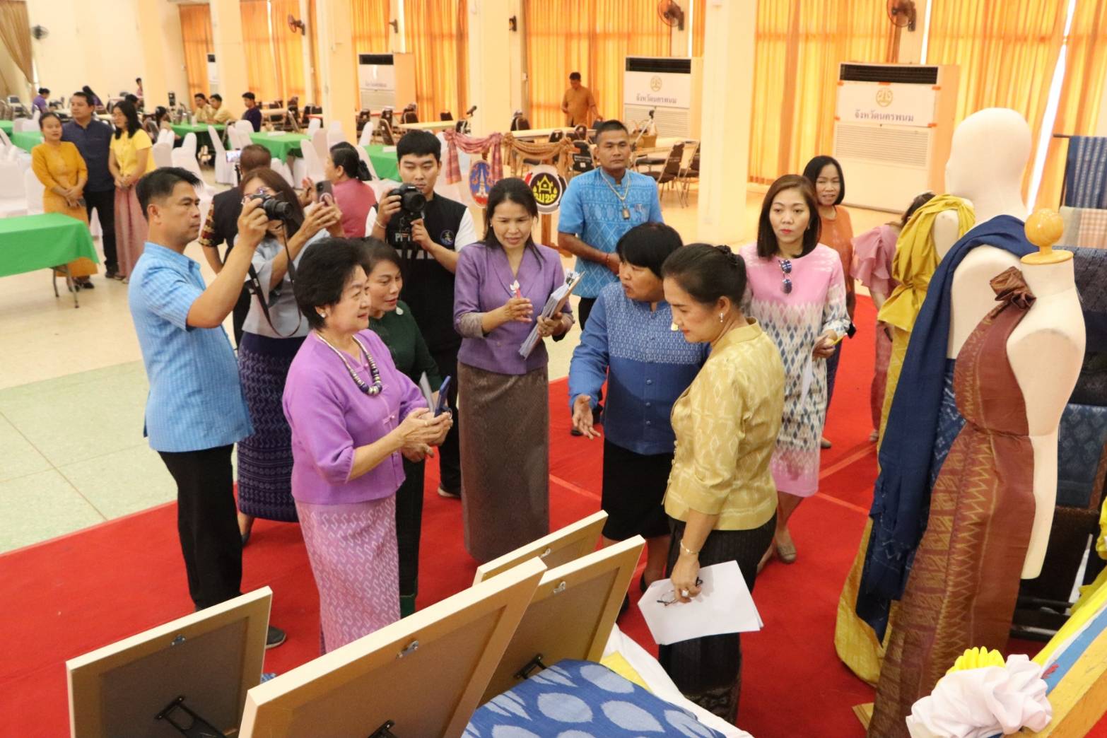 จังหวัดนครพนม   จัดการประกวดสุดยอดผ้าประจำจังหวัดนครพนม ประจำปี 2567