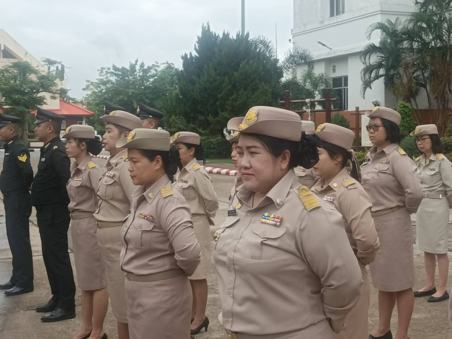 พช.นครพนม   ร่วมกิจกรรมเคารพธงชาติ สวดมนต์ไหว้พระ สร้างสำนึกรักและภาคภูมิใจในชาติไทย