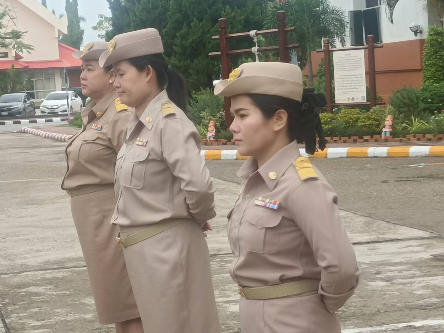 พช.นครพนม   ร่วมกิจกรรมเคารพธงชาติ สวดมนต์ไหว้พระ สร้างสำนึกรักและภาคภูมิใจในชาติไทย