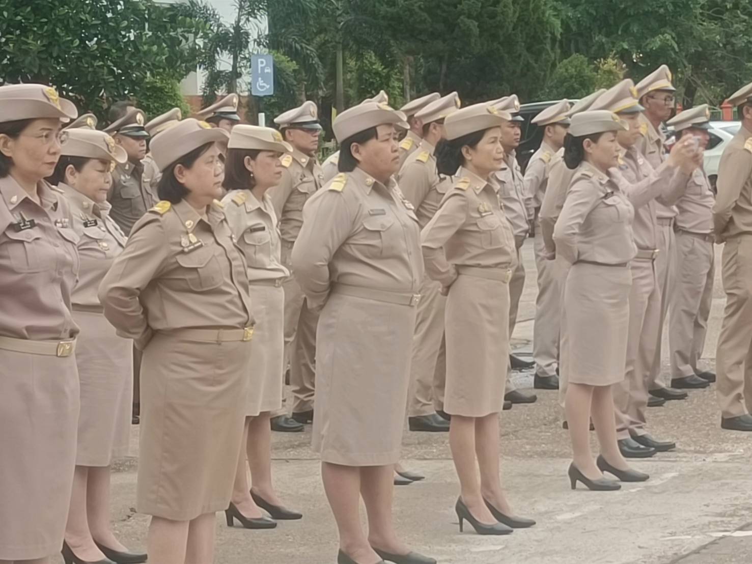 พช.นครพนม   ร่วมกิจกรรมเคารพธงชาติ สวดมนต์ไหว้พระ สร้างสำนึกรักและภาคภูมิใจในชาติไทย