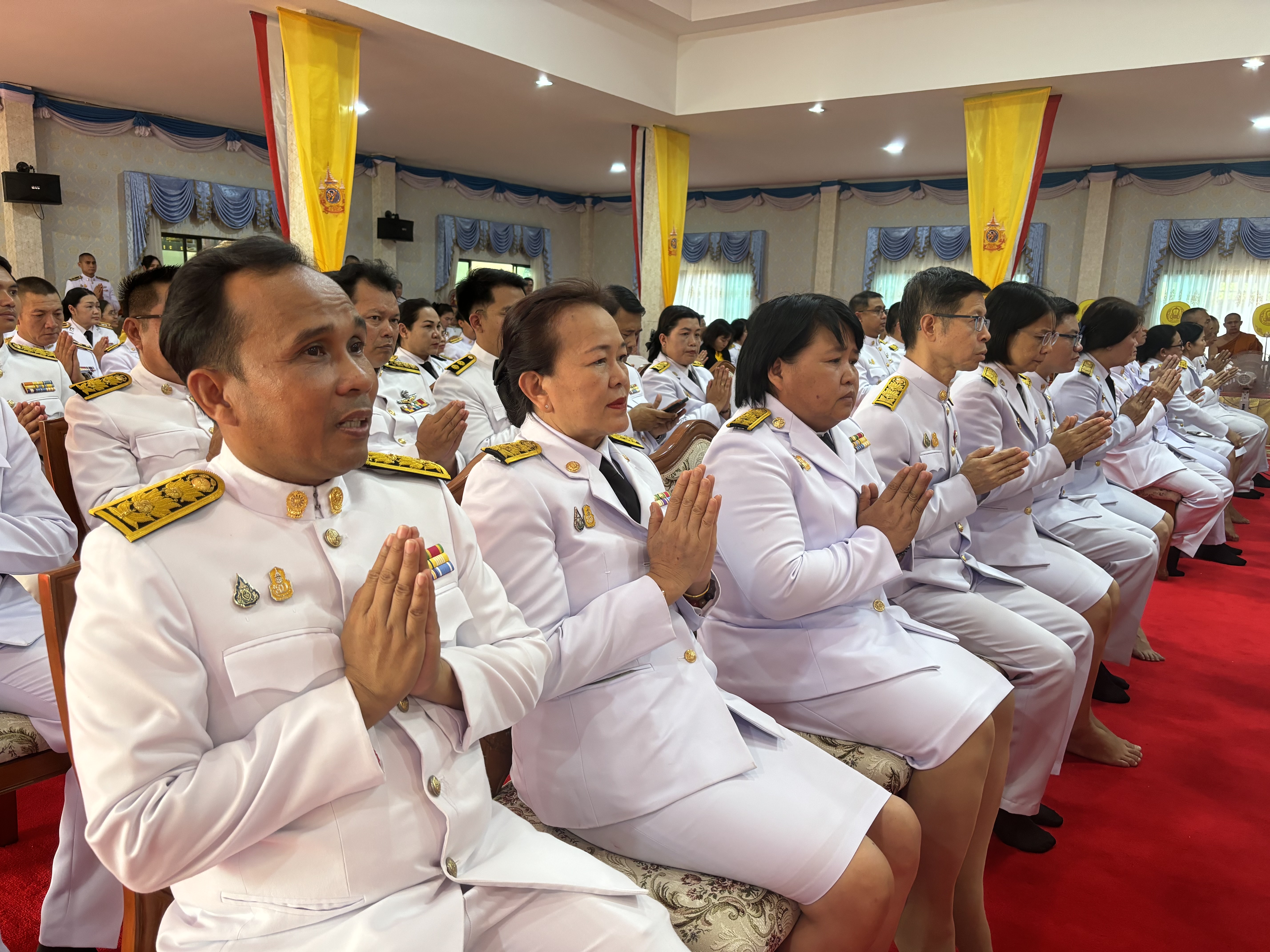 พช. นครพนม   ร่วมพิธีเจริญพระพุทธมนต์และเจริญจิตภาวนา ถวายพระพรชัยมงคล แด่พระบาทสมเด็จพระเจ้าอยู่หัว เนื่องในโอกาสพระราชพิธีมหามงคลเฉลิมพระชนมพรรษา 6 รอบ 28 กรกฎาคม 2567 และเนื่องในโอกาสวันคล้ายวันประสูติ สมเด็จพระเจ้าลูกยาเธอ เจ้าฟ้าทีปังกรรัศมีโชติ มหาวชิโรตตมางกูร สิริวิบูลยราชกุมาร 29 เมษายน 2567