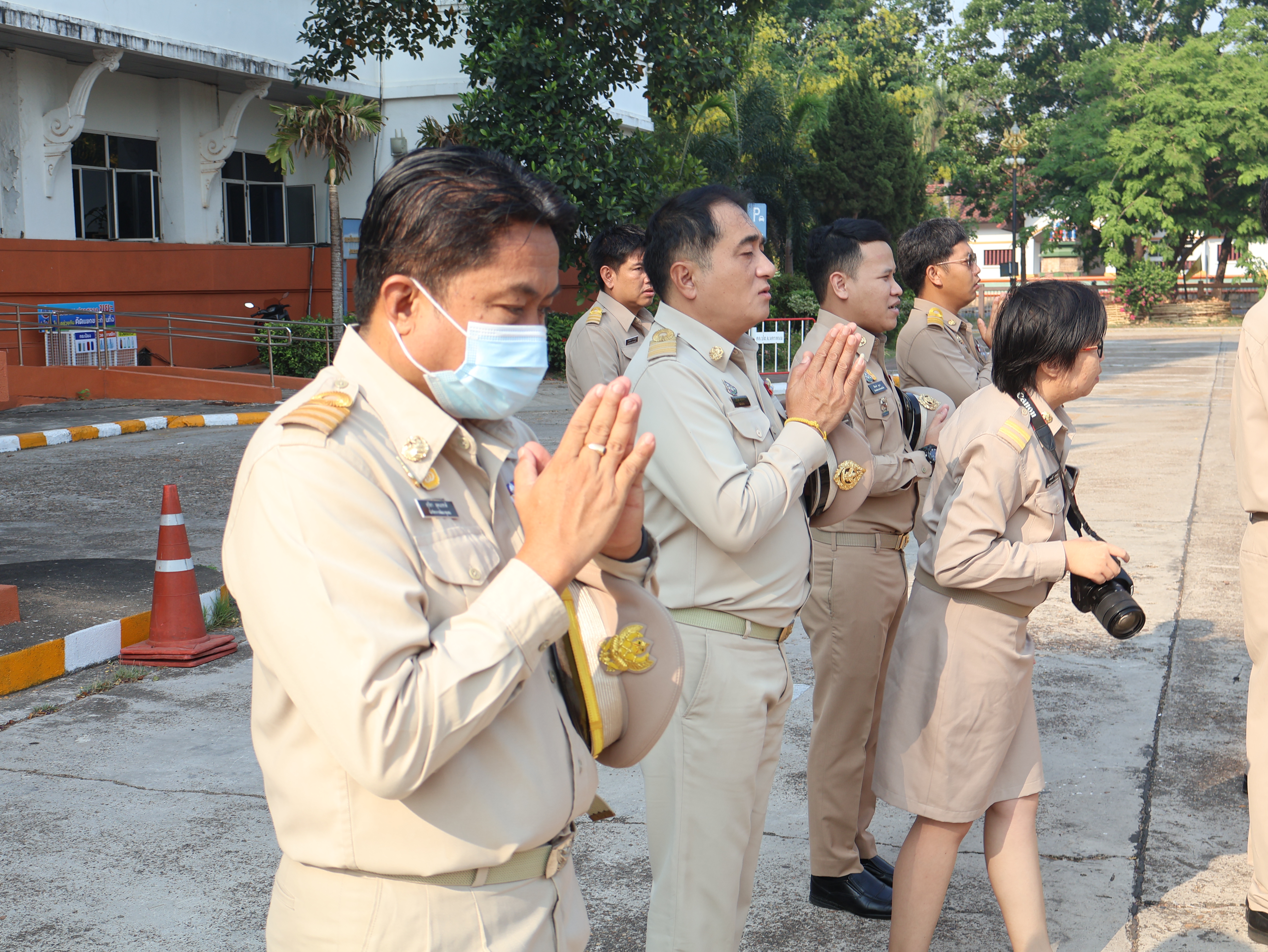 พช.นครพนม   ร่วมกิจกรรมเคารพธงชาติ สวดมนต์ไหว้พระ สร้างสำนึกรักและภาคภูมิใจในชาติไทย