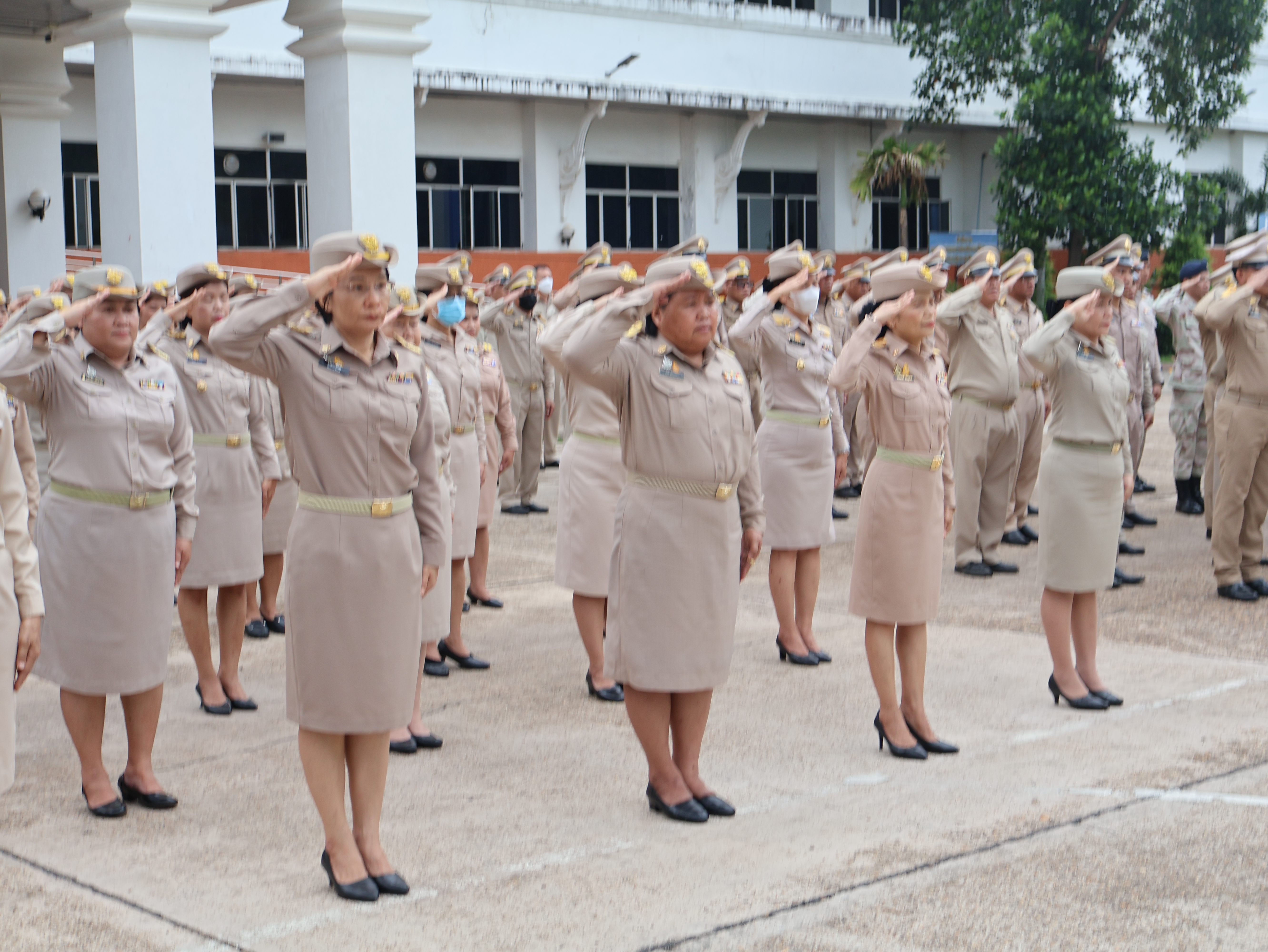 พช.นครพนม   ร่วมกิจกรรมเคารพธงชาติ สวดมนต์ไหว้พระ สร้างสำนึกรักและภาคภูมิใจในชาติไทย