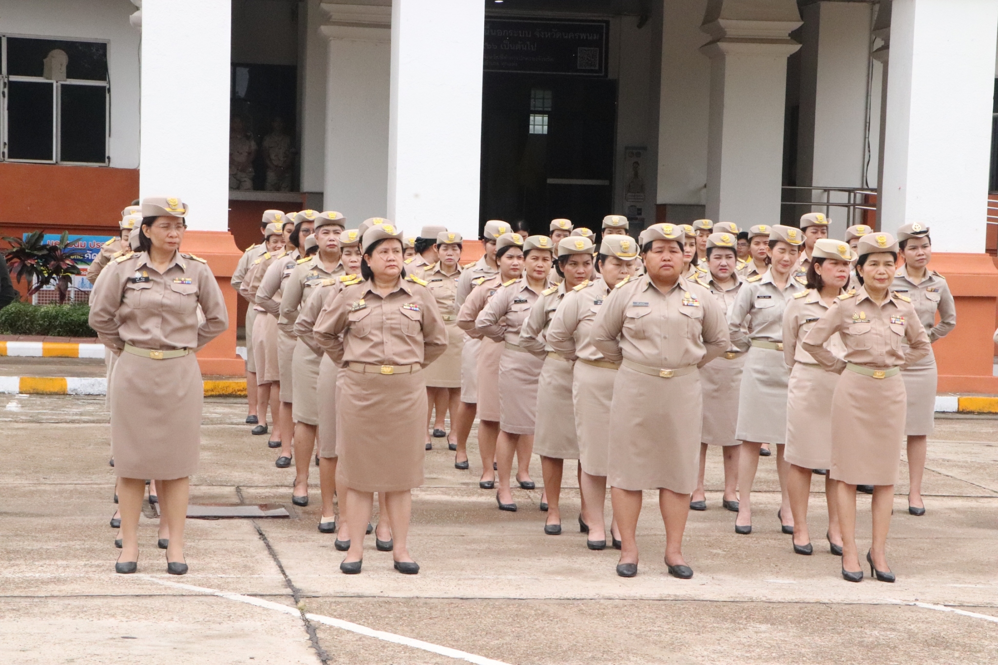 พช.นครพนม   ร่วมกิจกรรมเคารพธงชาติ สวดมนต์ไหว้พระ สร้างสำนึกรักและภาคภูมิใจในชาติไทย