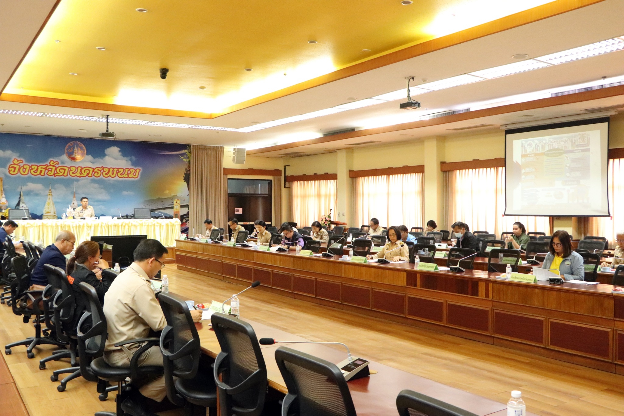 พช.นครพนม   ร่วมประชุมคณะกรรมการร่วมภาครัฐและเอกชนเพื่อพัฒนาและแก้ไขปัญหาทางเศรษฐกิจจังหวัดนครพนม ครั้งที่ 4/2567
