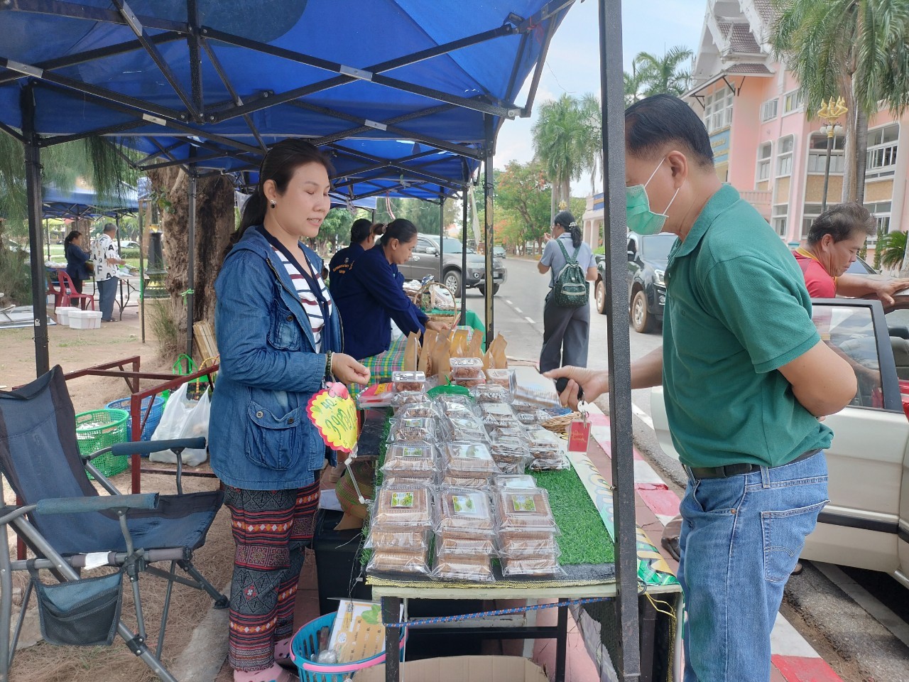 นครพนม   จัดแสดงและจำหน่ายผลผลิต โคก หนอง นา “ตลาดนัดโคก หนอง นา และอาหารปลอดภัย” สู่ความยั่งยืน