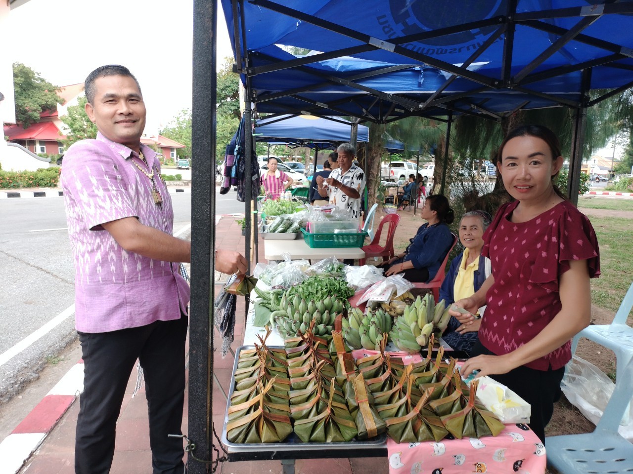 นครพนม   จัดแสดงและจำหน่ายผลผลิต โคก หนอง นา “ตลาดนัดโคก หนอง นา และอาหารปลอดภัย” สู่ความยั่งยืน