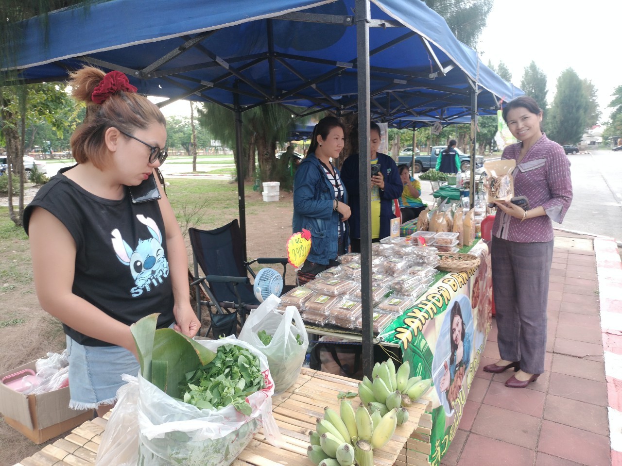 นครพนม   จัดแสดงและจำหน่ายผลผลิต โคก หนอง นา “ตลาดนัดโคก หนอง นา และอาหารปลอดภัย” สู่ความยั่งยืน