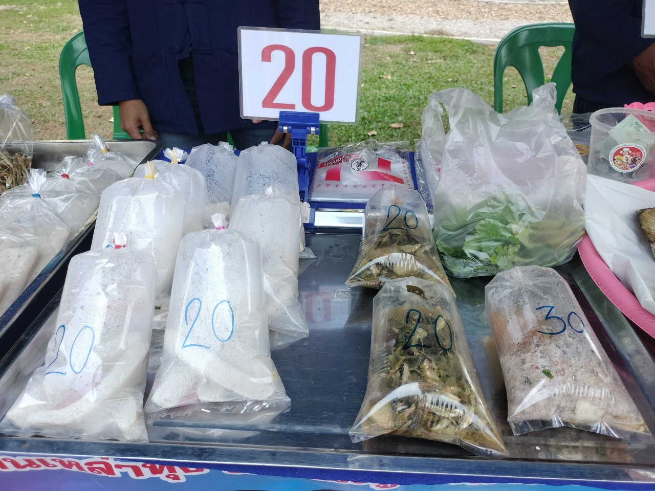 นครพนม   จัดแสดงและจำหน่ายผลผลิต โคก หนอง นา “ตลาดนัดโคก หนอง นา และอาหารปลอดภัย” สู่ความยั่งยืน