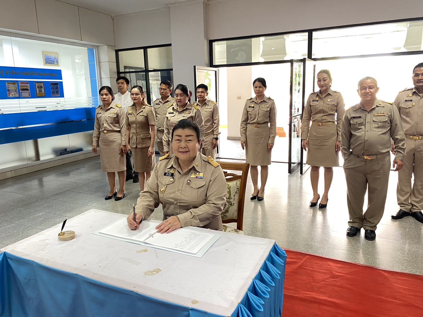 พช.นครพนม   ร่วมลงนามถวายพระพร สมเด็จพระเจ้าลูกยาเธอ เจ้าฟ้าทีปังกรรัศมีโชติ มหาวชิโรตตมางกูร สิริวิบูลยราชกุมาร เนื่องในโอกาสวันคล้ายวันประสูติ วันที่ 29 เมษายน 2567