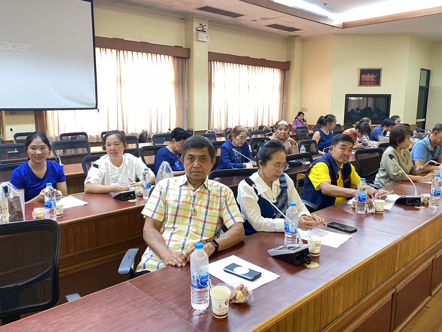 พช.นครพนม   ประชุมคัดเลือกผู้ผลิต ผู้ประกอบการ OTOP เข้าร่วมงาน OTOP Midyear 2024