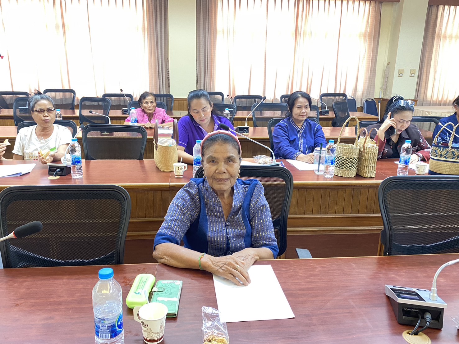 พช.นครพนม   ประชุมคัดเลือกผู้ผลิต ผู้ประกอบการ OTOP เข้าร่วมงาน OTOP Midyear 2024