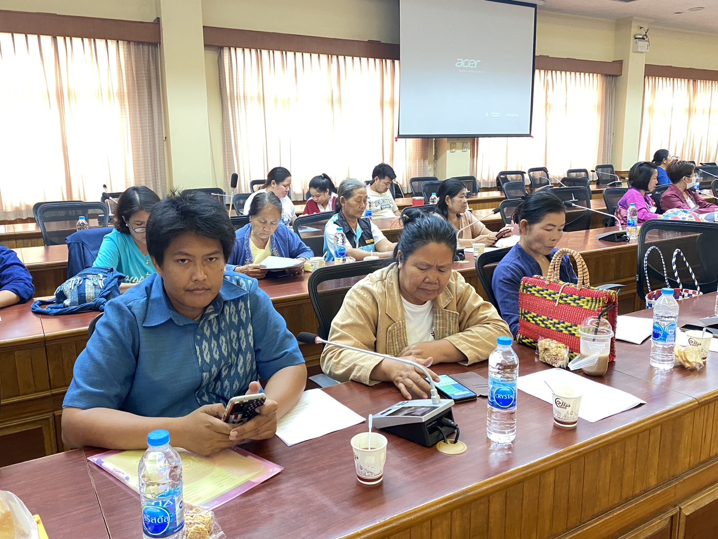 พช.นครพนม   ประชุมคัดเลือกผู้ผลิต ผู้ประกอบการ OTOP เข้าร่วมงาน OTOP Midyear 2024