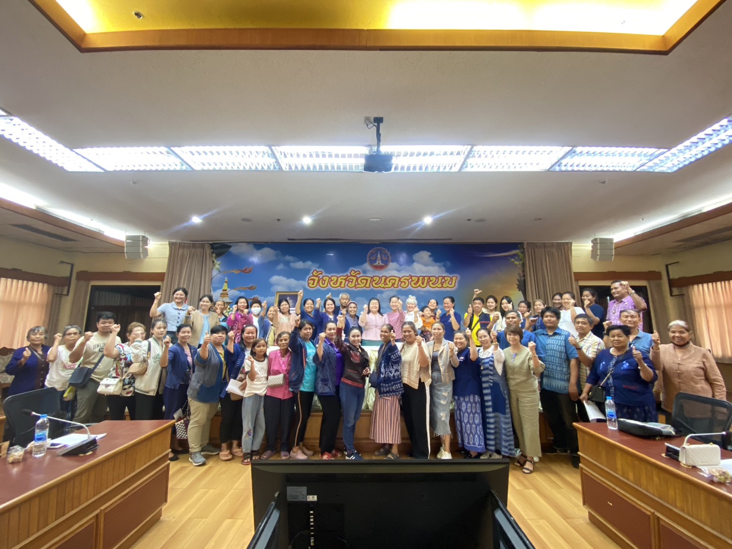 พช.นครพนม   ประชุมคัดเลือกผู้ผลิต ผู้ประกอบการ OTOP เข้าร่วมงาน OTOP Midyear 2024