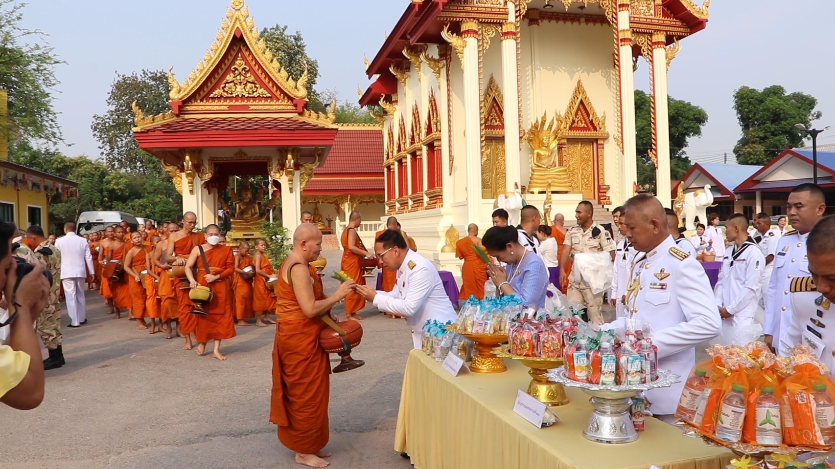 พช.นครพนม   ร่วมพิธีเจริญพระพุทธมนต์และพิธีทำบุญตักบาตร เฉลิมพระเกียรติสมเด็จพระเจ้าลูกยาเธอ เจ้าฟ้าทีปังกรรัศมีโชติ มหาวชิโรตตมางกูร สิริวิบูลยราชกุมาร เนื่องในโอกาสวันคล้ายวันประสูติ 29 เมษายน 2567